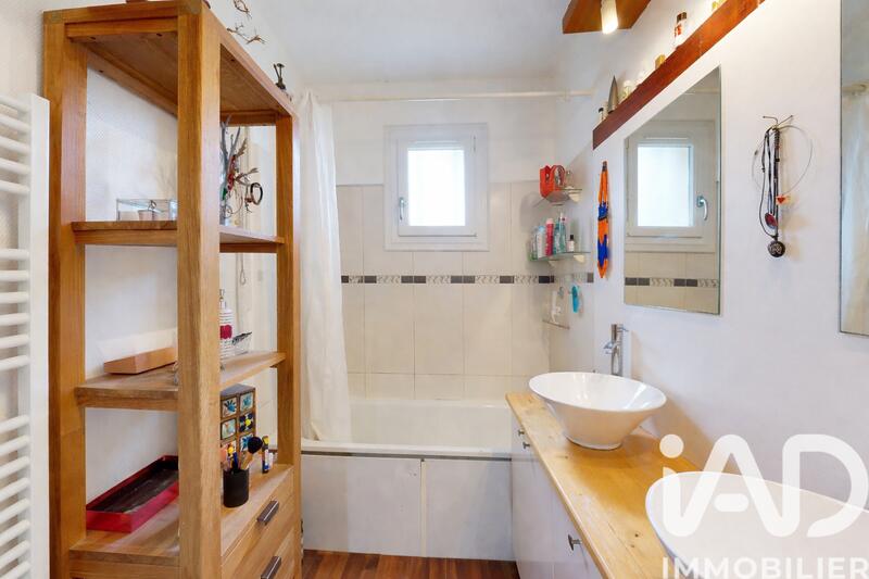 Maison - 202 m² - 6 pièces