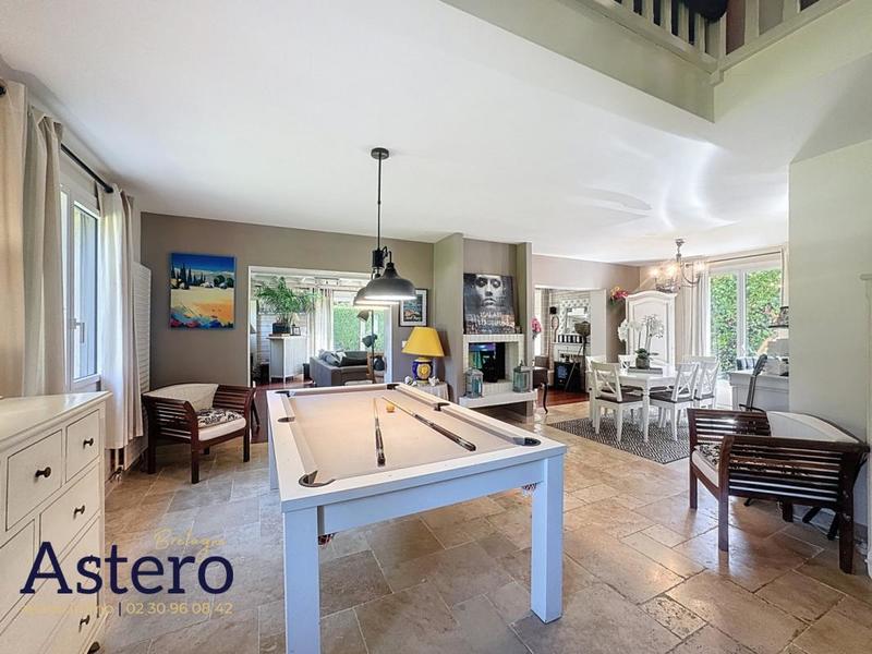 Propriété - 255 m² - 8 pièces