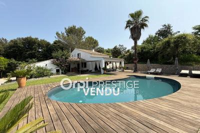 Maison - 170 m² - 6 pièces