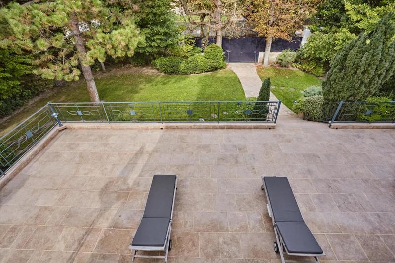 Maison - 400 m² - 10 pièces