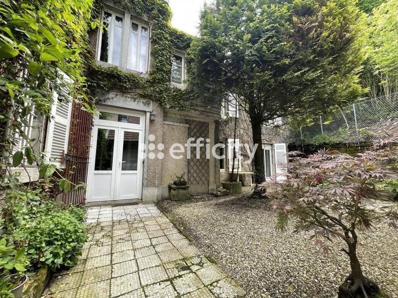 Maison - 296 m² - 12 pièces