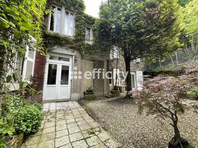 Maison - 296 m² - 12 pièces