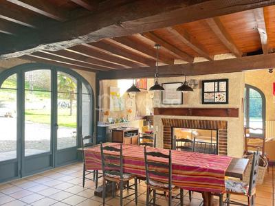 Maison - 219 m² - 7 pièces