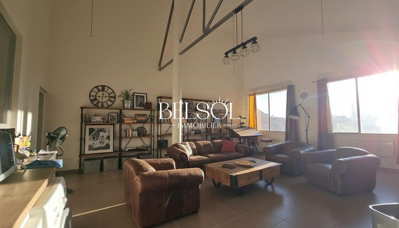 Loft - 95 m² - 3 pièces