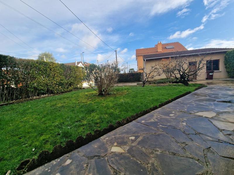 Maison - 104 m² - 4 pièces