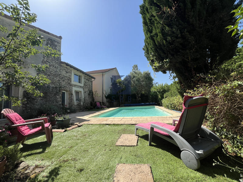 Propriété - 395 m² - 15 pièces