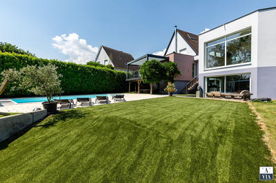 Maison - 235 m² - 8 pièces