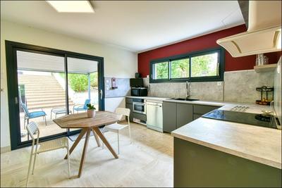 Maison - 219 m² - 8 pièces