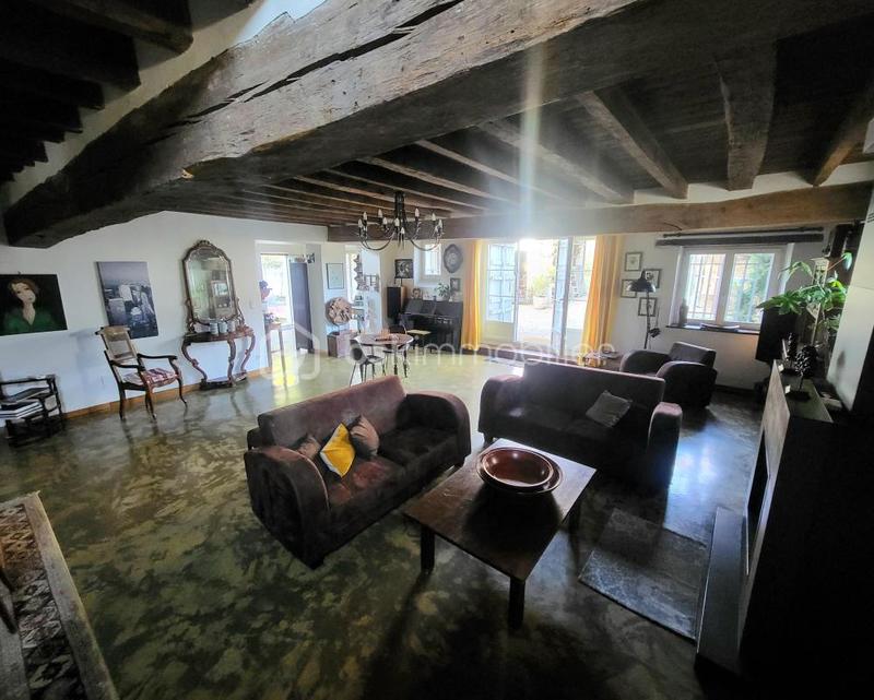 Demeure - 241 m² - 8 pièces