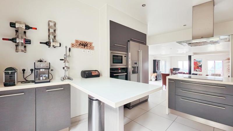 Pavillon - 235 m² - 7 pièces