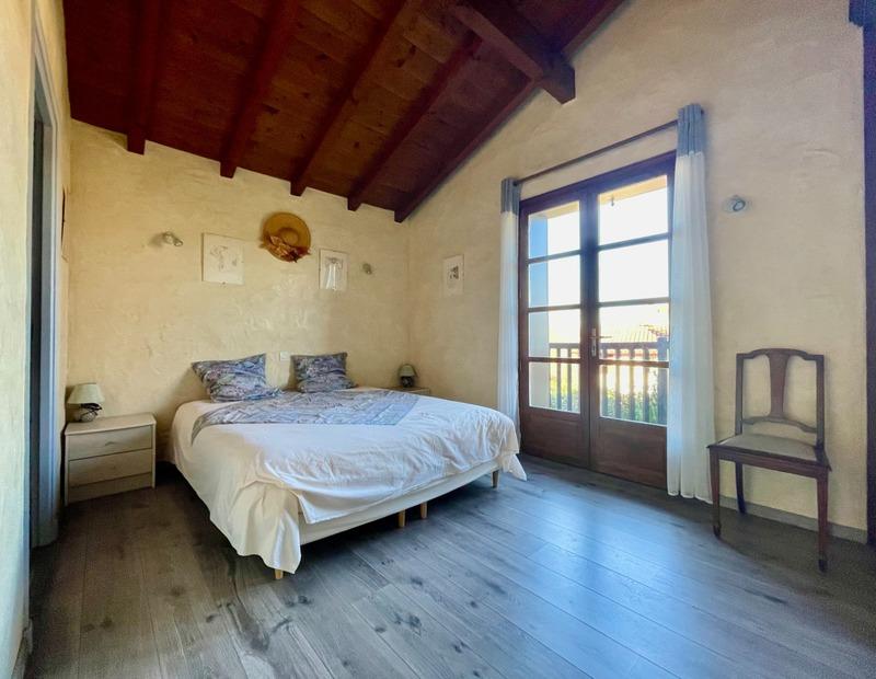 Maison - 240 m² - 9 pièces