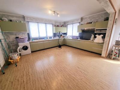 Maison - 270 m² - 10 pièces