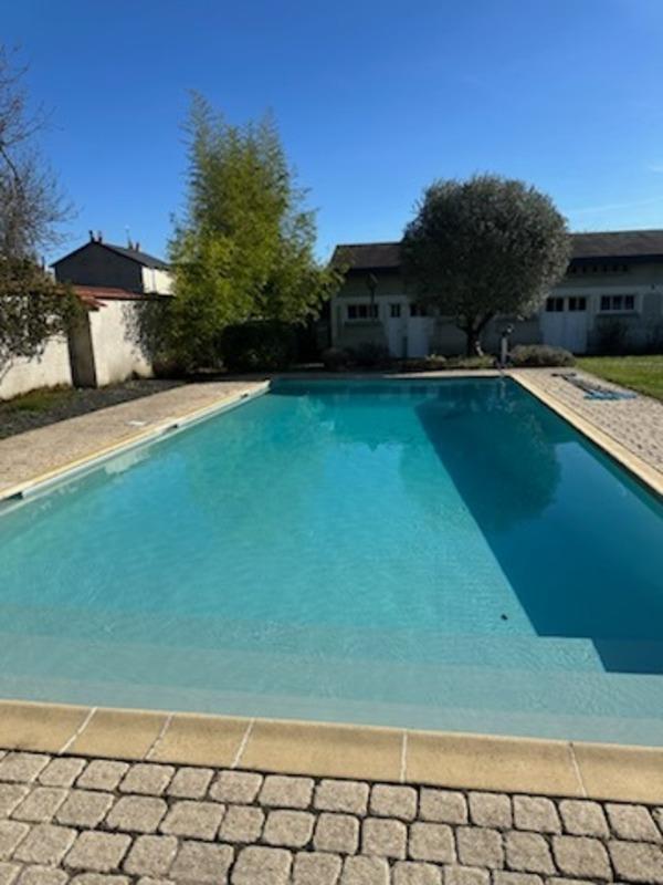 Maison - 230 m² - 6 pièces