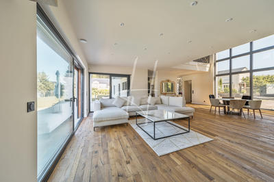 Maison - 274 m² - 6 pièces