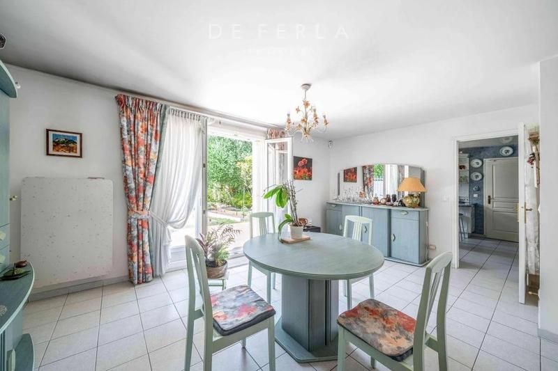 Maison - 230 m² - 5 pièces