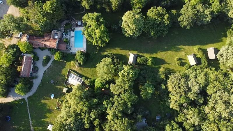 Propriété - 230 m² - 11 pièces