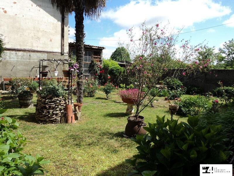 Maison traditionnelle - 331 m² - 9 pièces