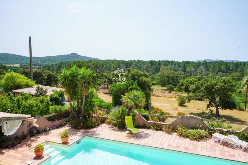 Maison - 250 m² - 9 pièces