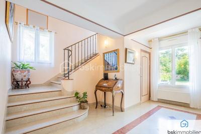 Maison - 320 m² - 10 pièces