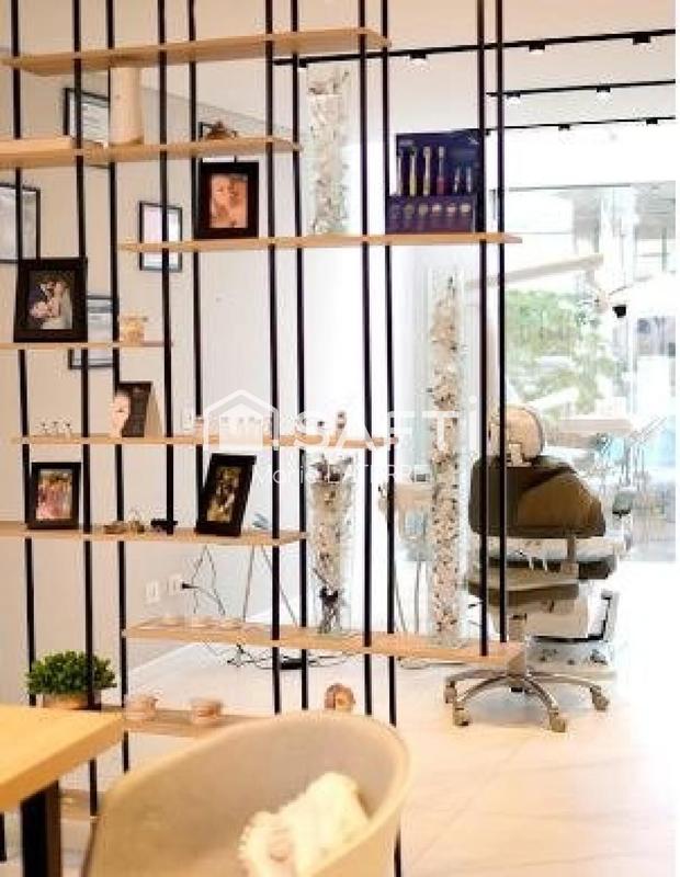 Local commercial - 264 m² - 12 pièces