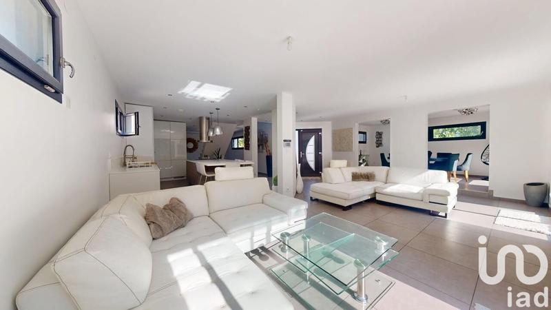 Maison - 201 m² - 8 pièces