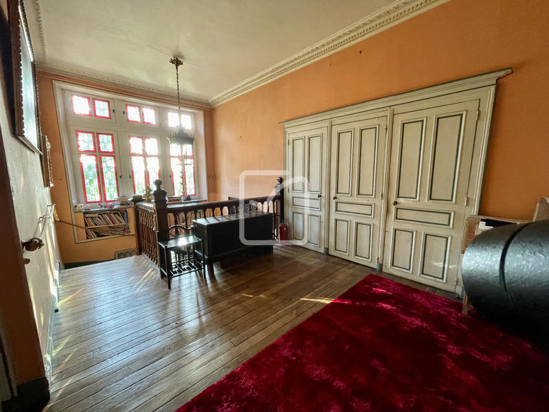 Maison - 525 m² - 16 pièces