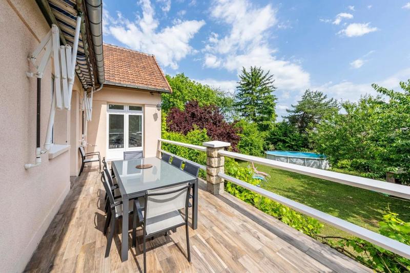 Maison - 237 m² - 7 pièces