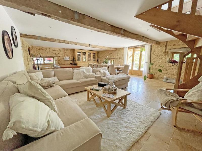 Maison - 250 m² - 7 pièces