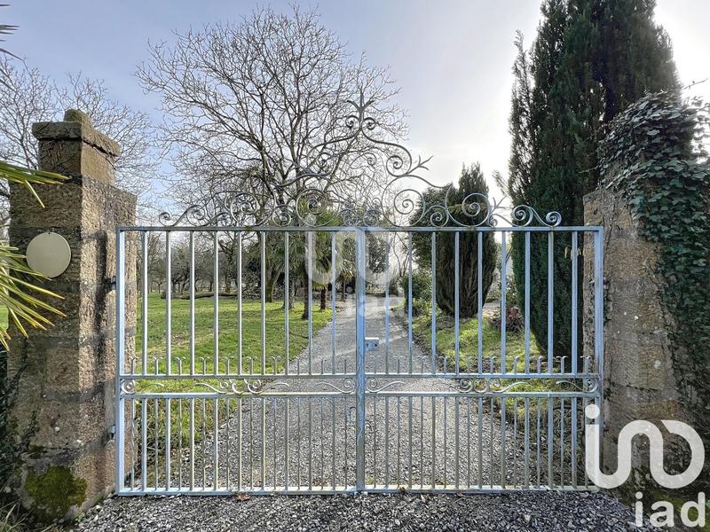 Maison - 220 m² - 5 pièces