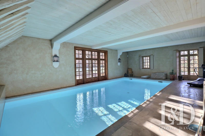 Maison - 303 m² - 10 pièces