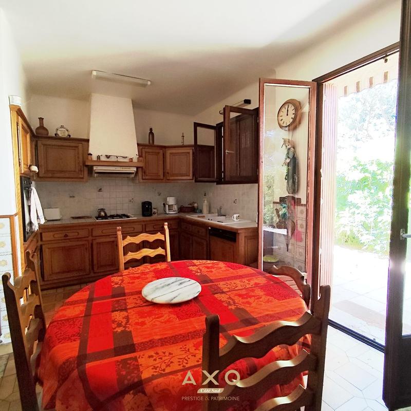 Maison - 242 m² - 9 pièces