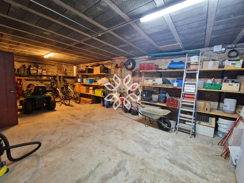 Propriété - 223 m² - 7 pièces