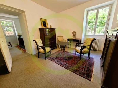 Maison - 380 m² - 9 pièces