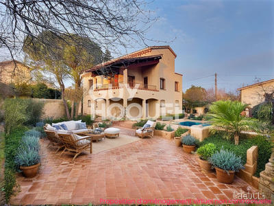 Maison - 200 m² - 8 pièces