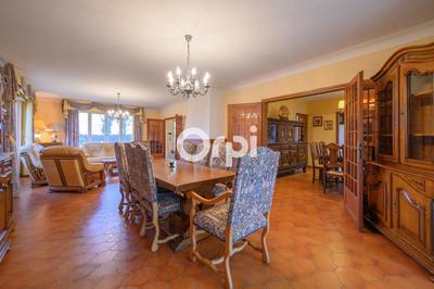 Maison - 226 m² - 8 pièces