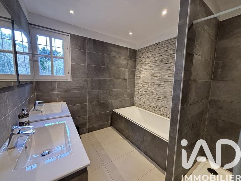 Maison - 360 m² - 12 pièces