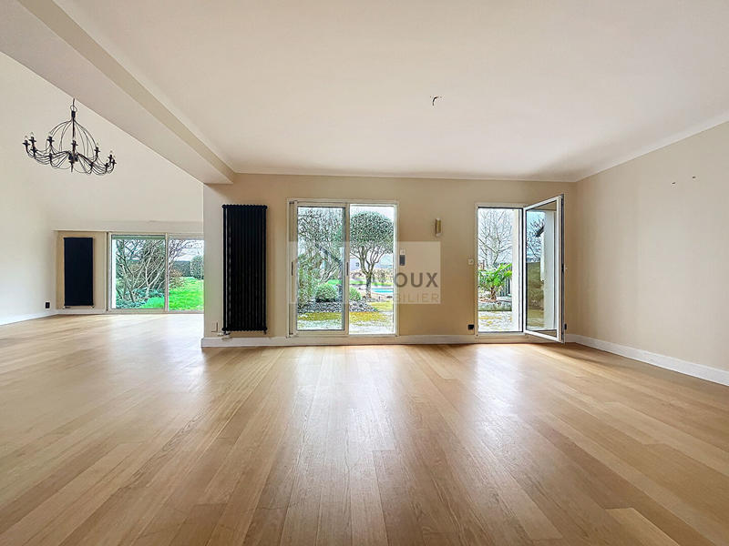 Maison - 267 m² - 8 pièces