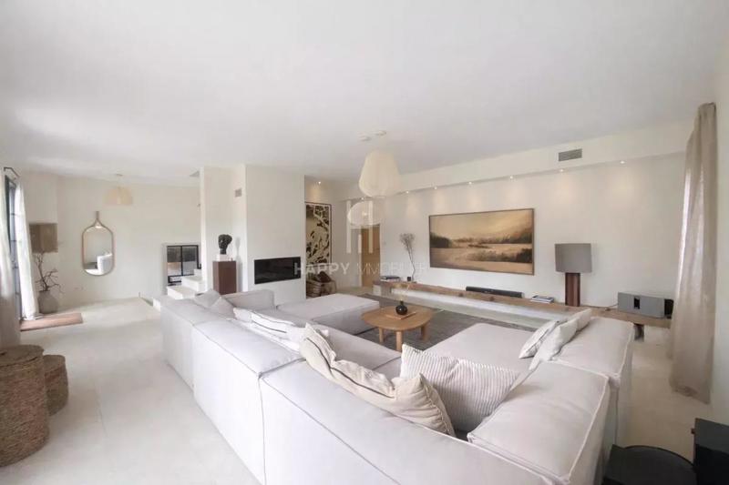 Maison - 290 m² - 9 pièces