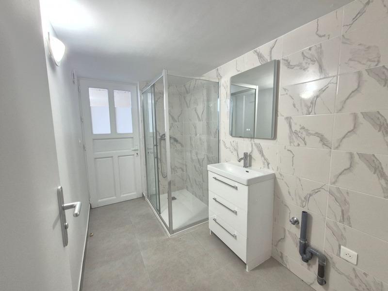 Local d'activité / Entrepôt - 220 m² - 6 pièces