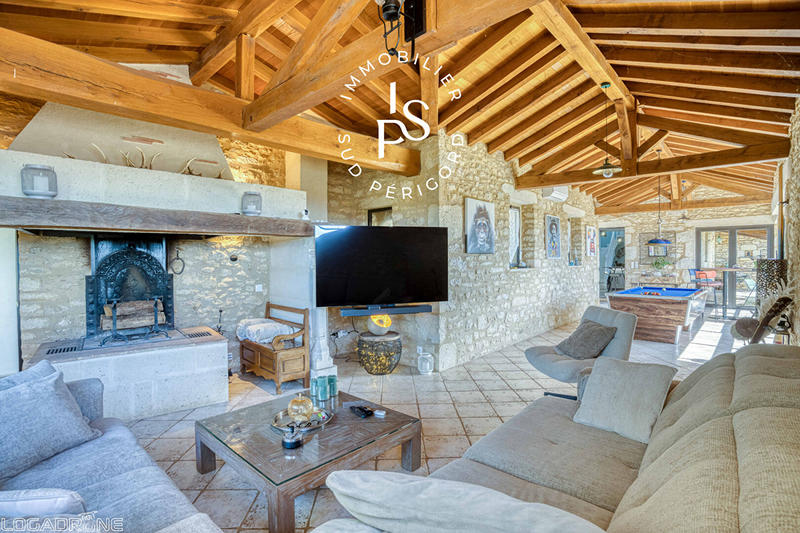 Maison - 448 m² - 16 pièces