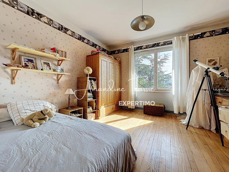 Maison - 202 m² - 7 pièces