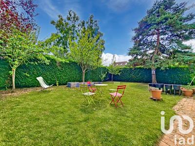 Maison - 235 m² - 8 pièces