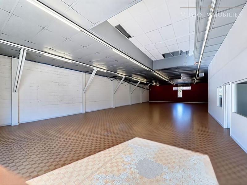 Local commercial - 400 m² - 6 pièces