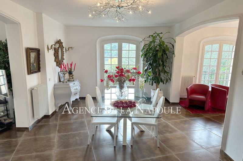 Maison - 180 m² - 6 pièces