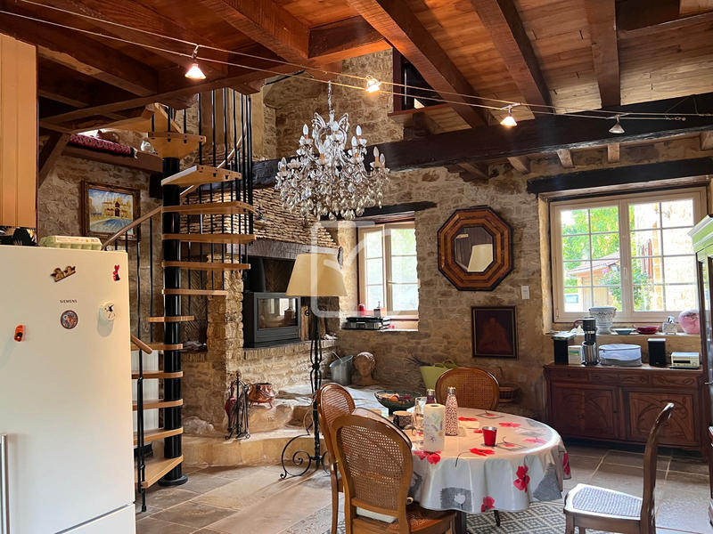 Maison - 160 m² - 8 pièces