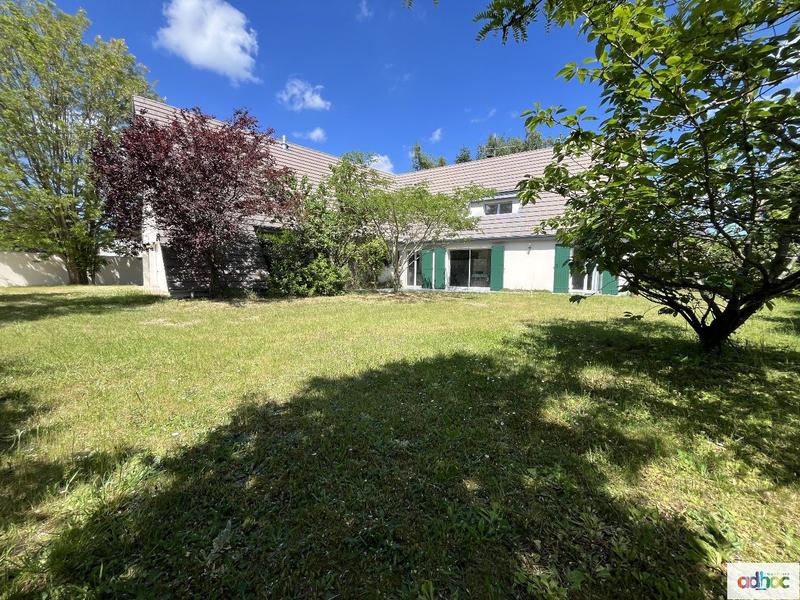 Maison contemporaine - 240 m² - 10 pièces