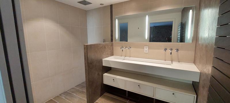 Maison - 220 m² - 6 pièces