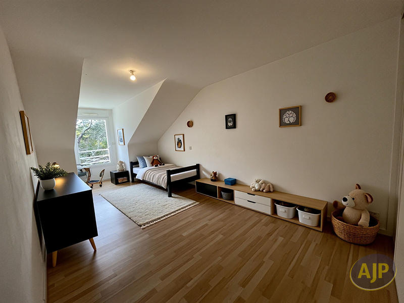 Maison - 166 m² - 7 pièces