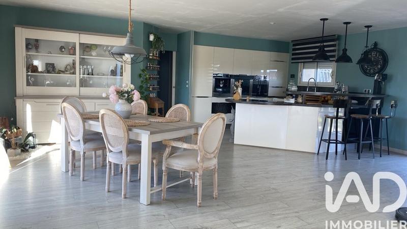 Maison - 240 m² - 11 pièces