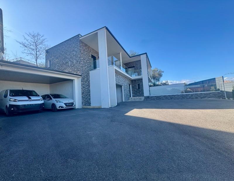 Maison - 150 m² - 7 pièces